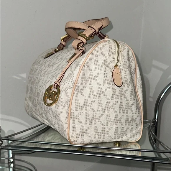 Michael Kors Cream Satchel with Gold Hardware - Picture 4 of 6